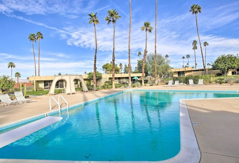 Luxe Palm Desert Home: Patio, Grill & Mtn Views!