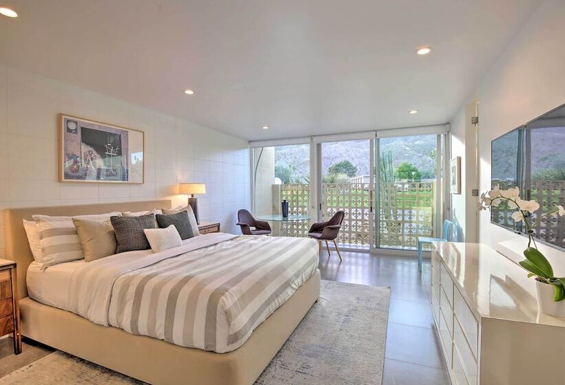 Luxe Palm Desert Home: Patio, Grill & Mtn Views!