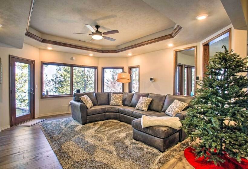 Luxurious Liberty Lake Hideaway W/ Hot Tub!