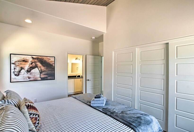 Fireplace, Mogollon Rim Views: Luxury Pine Home