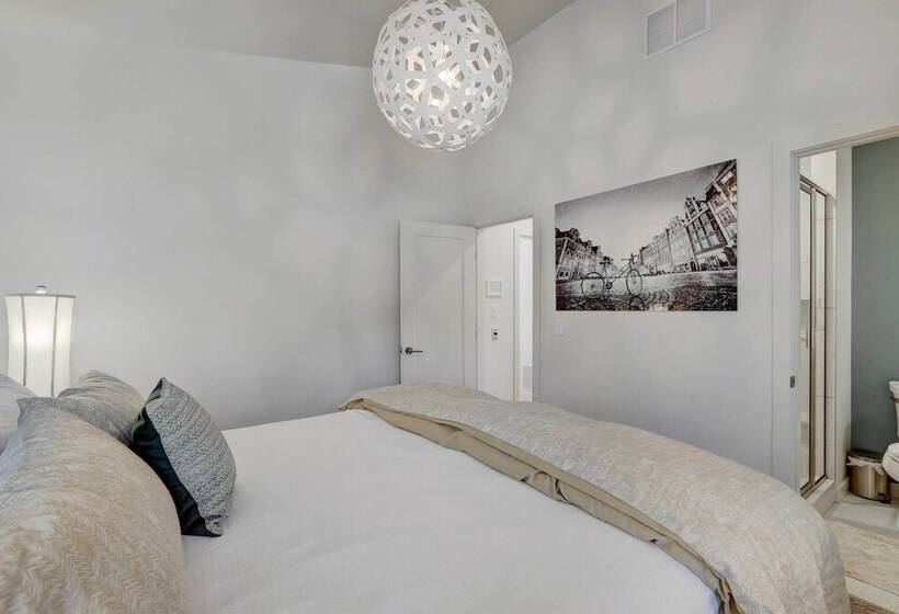 Fireplace & Deck: Modern Cabin In Grand Lake!