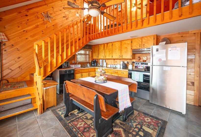 Secluded Cabin W/ Deck, Hot Tub & Lake Access!