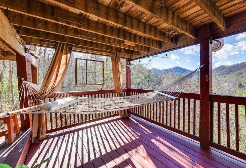 Secluded Cabin W/ Deck, Hot Tub & Lake Access!