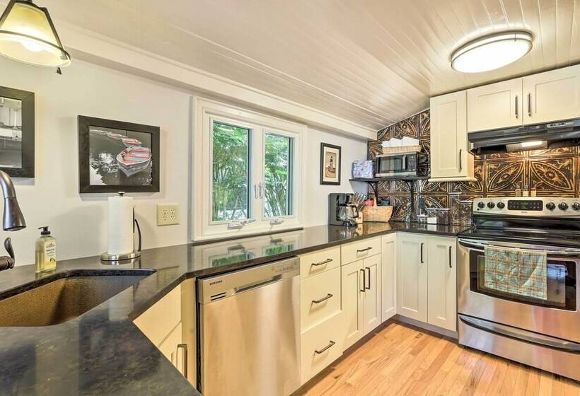 Pet Friendly Quantico Home W/ River Views!