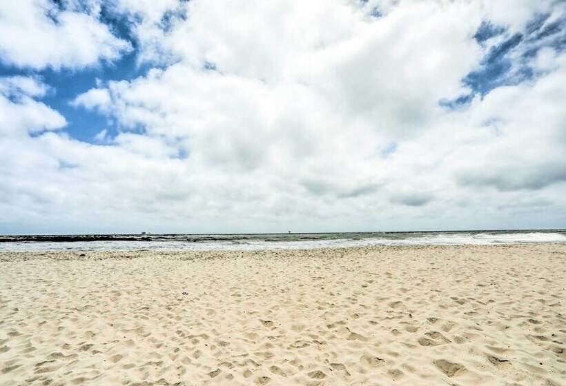 Gulf Shores Family Home W/ Deck, Walk To Beach!