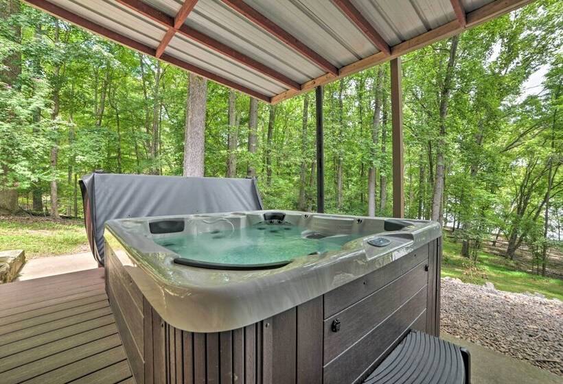 Pristine Lake Barkley Escape W/ Deck, Porch & Bar!
