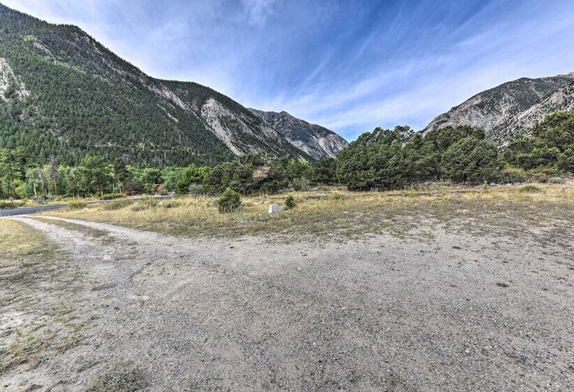 Remote Cabin: 3 Miles To Mt Princeton Hot Springs!