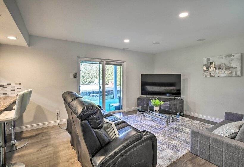 Movie Room + Poolside Oasis: Richardson Home!