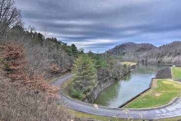 Rural Retreat   1 Mile To Holston River Weir Dam!