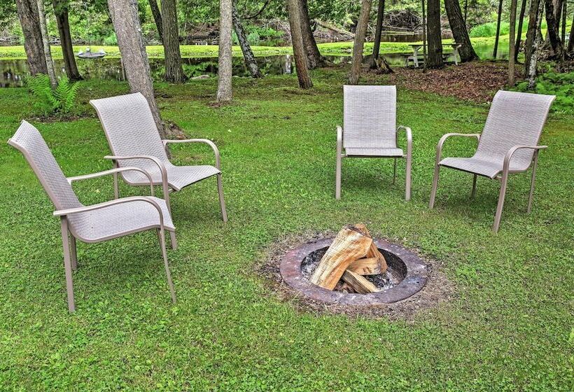 Secluded Birnamwood Cottage W/ Deck & River Views!