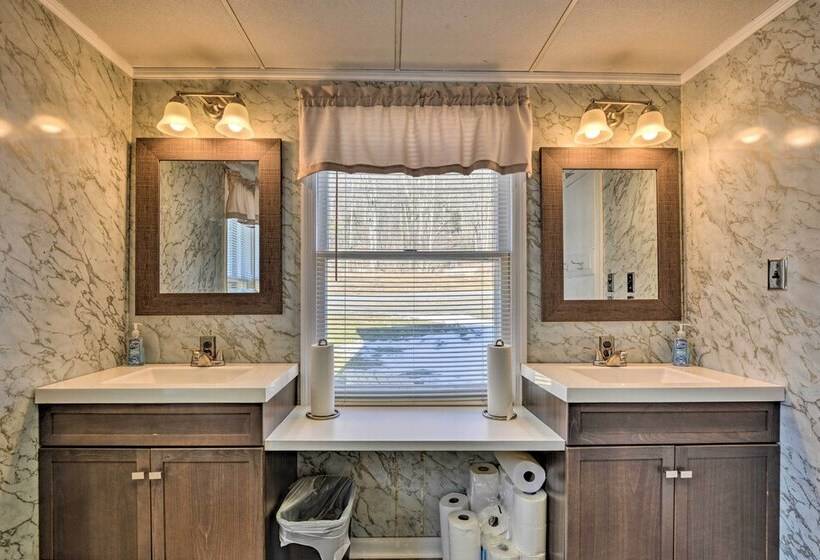 Serene Saxton Lodge: 7 Mi To Lake Raystown!