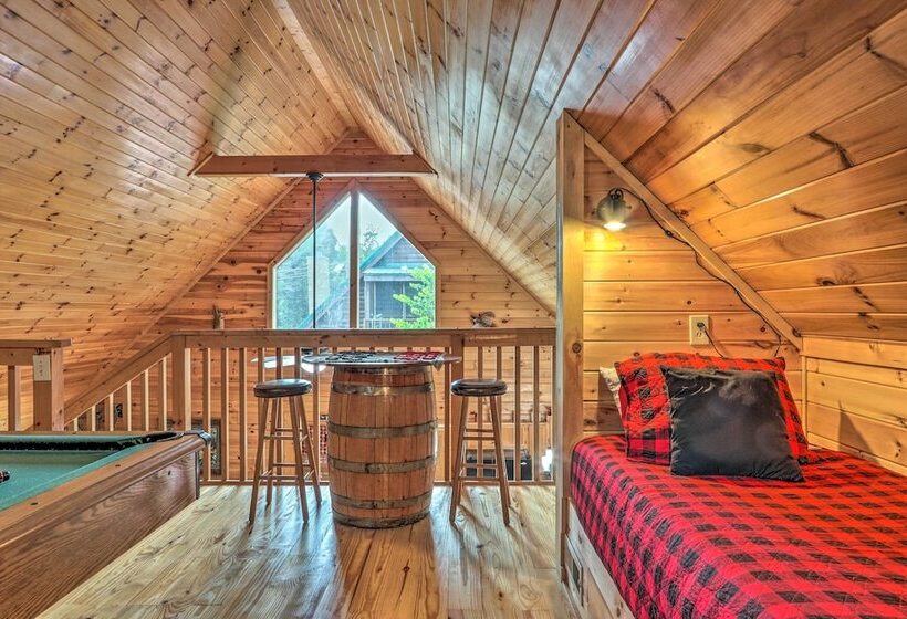 Sevierville Cabin W/ Furnished Deck & Balcony