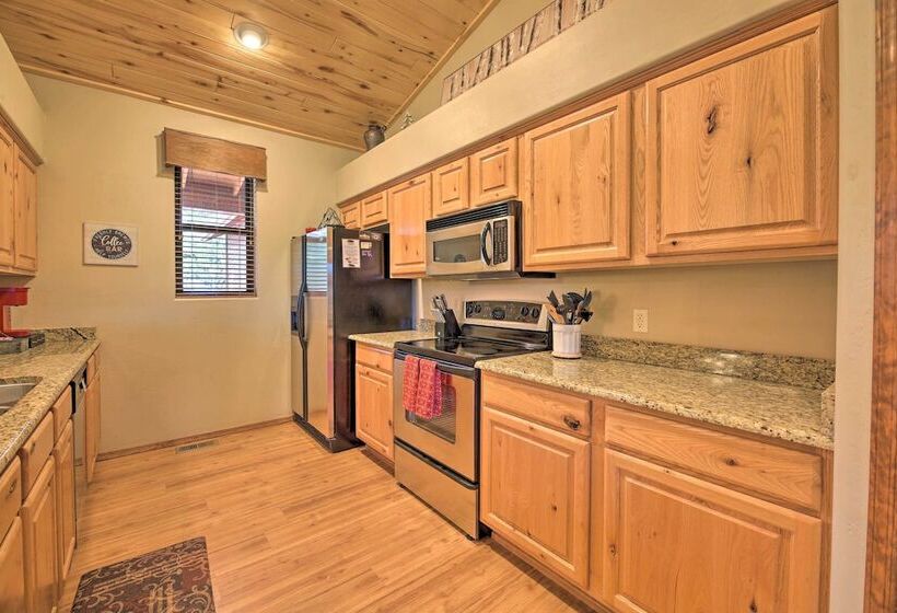 < 4 Mi To Fool Hollow Lake: Cabin W/ Tranquil Deck