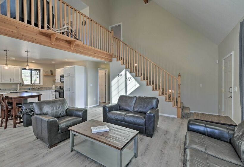 Family Home In Flagstaff W/ Surrounding Mtn Views!