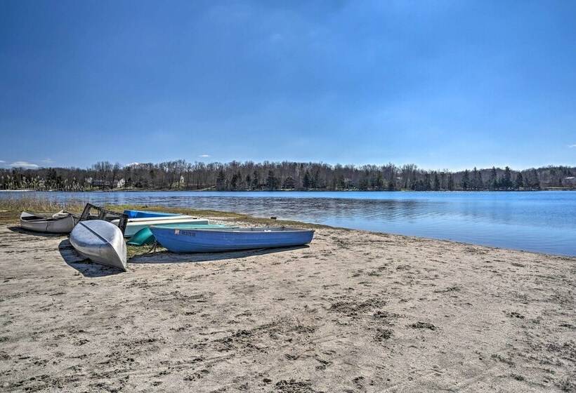 Spacious Tobyhanna Family Home: Pool/beach Access!