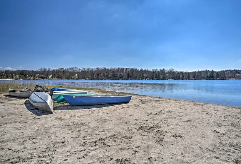 Spacious Tobyhanna Family Home: Pool/beach Access!