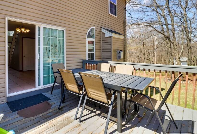 Hot Tub, Game Room & Fire Pit: Poconos Retreat