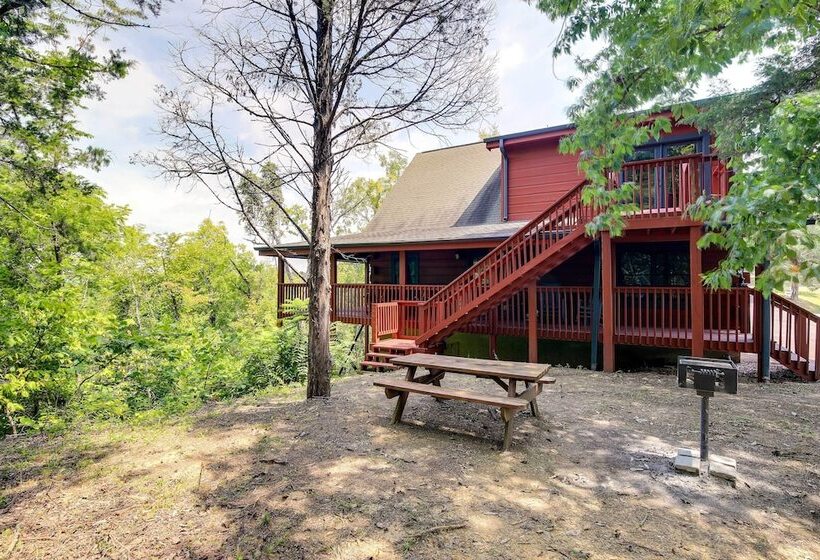 Star Lite  Cabin: Hot Tub, Deck & Pool Table