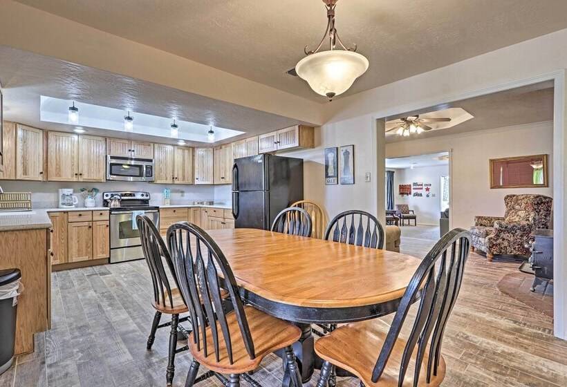 The Eagar House  White Mountains Gem W/ Views!