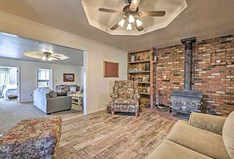 The Eagar House  White Mountains Gem W/ Views!