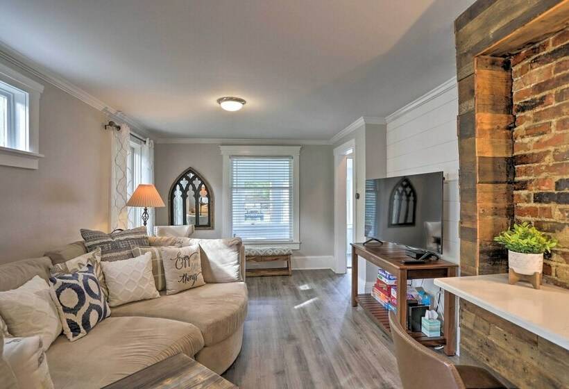 Pet Friendly Home 1/2 Mi To Downtown Willoughby!