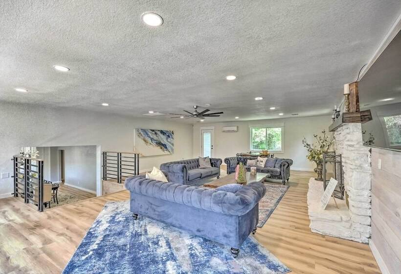 Upscale Cottage With Furnished Lake View Deck!