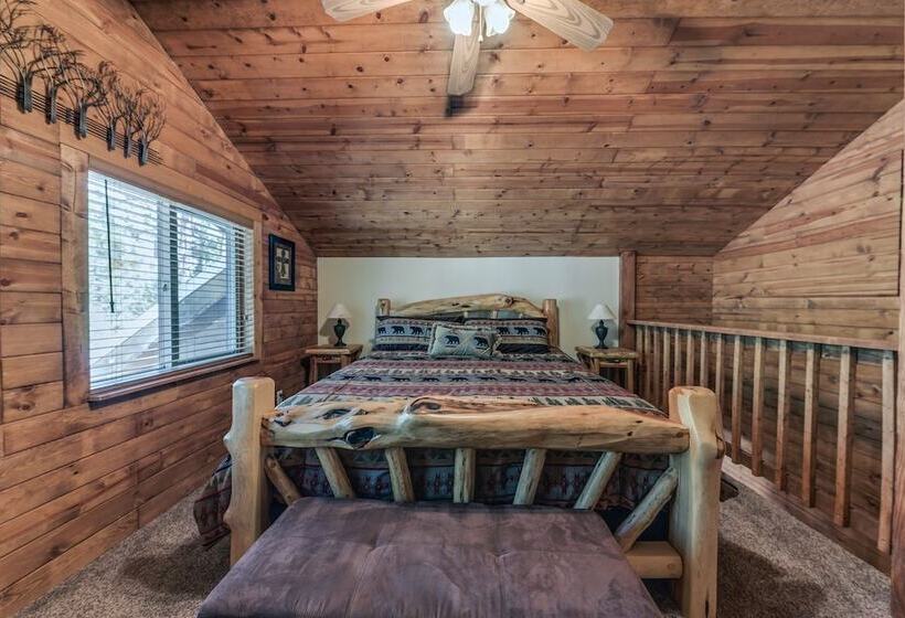 Well Appointed Alto Cabin W/ Fire Pit & Pool Table