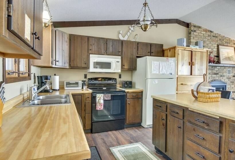 Breezy Point House W/ Dock On Pelican Lake!