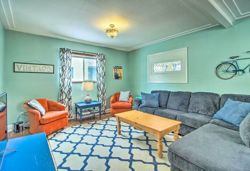 Bright Crosby Home   Walk To Main St & Beach!