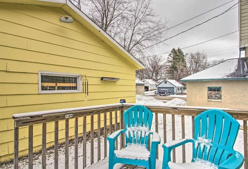 Bright Crosby Home   Walk To Main St & Beach!