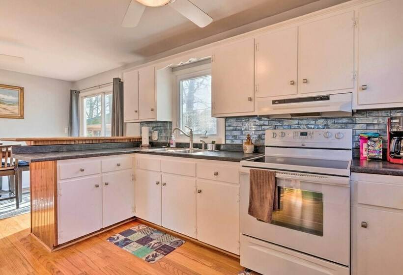 Bright Reedville Abode W/ Dock On Whays Creek!