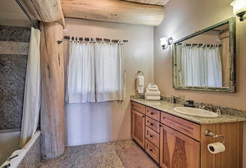 Burning Sky Lodge : Private Hot Tub & Ski In/out