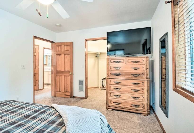 Cabin W/ Hot Tub, By Crater Lake Nat L Park!