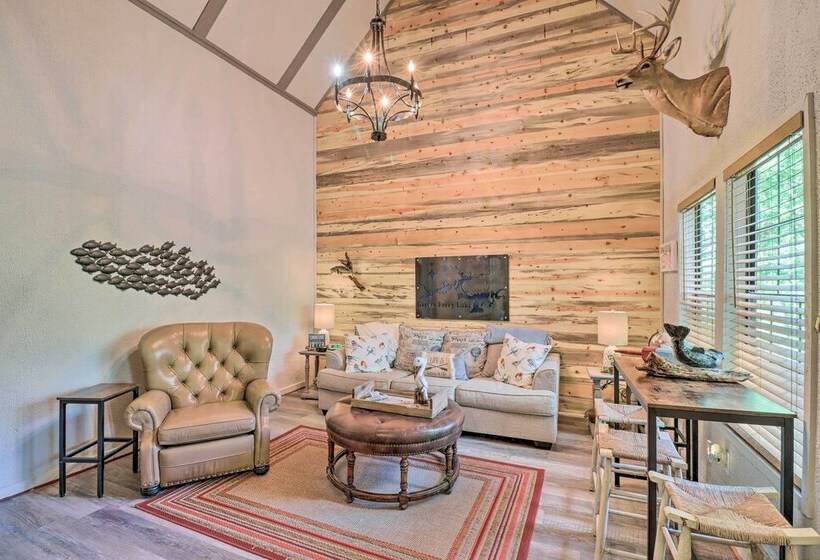 Charming Higden Cabin Near Greers Ferry Lake!