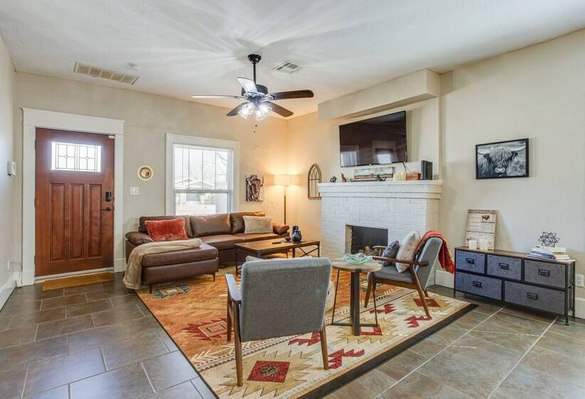 Chic Lawton Home, 5 Mi To Historic Fort Sill!