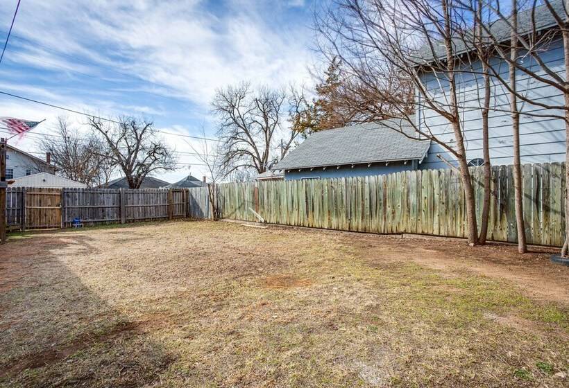 Chic Lawton Home, 5 Mi To Historic Fort Sill!