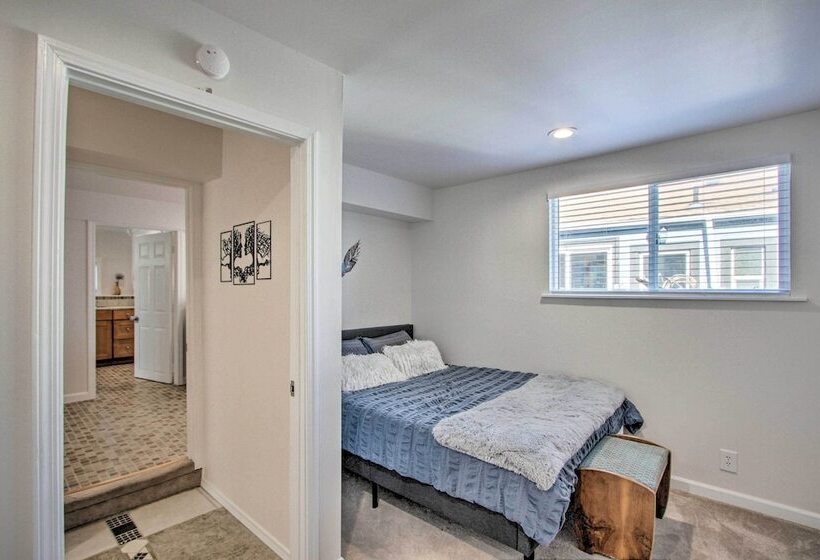 Convenient Burien Getaway: 12 Mi To Dtwn Sea!