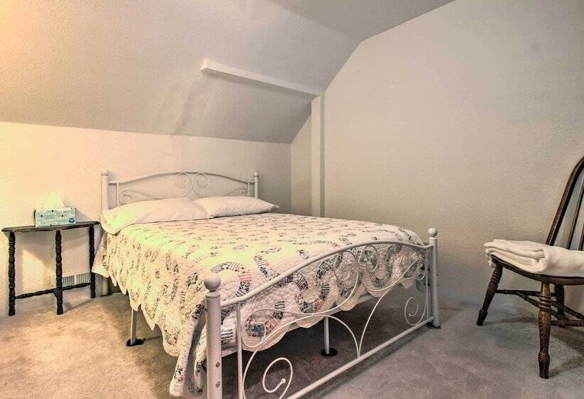 Cozy Augusta Cabin W/ Furnished Deck & Grill!