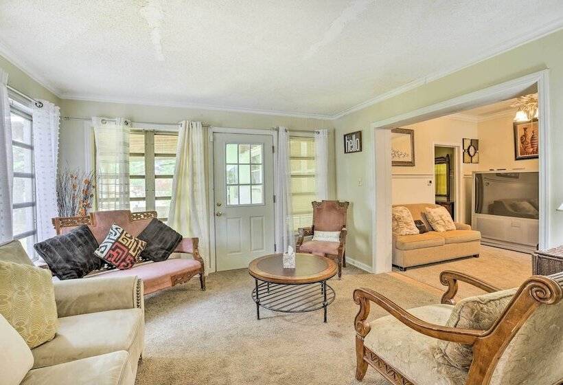Cozy Montgomery Home: Just 2 Mi To Downtown!