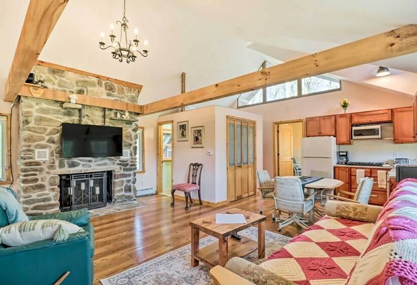 Cozy Tannersville Gem   Ski, Hike, Explore!