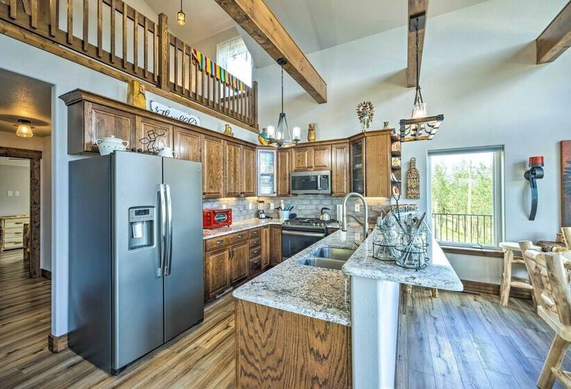 Hot Tub & Mtn View: Cripple Creek Retreat!