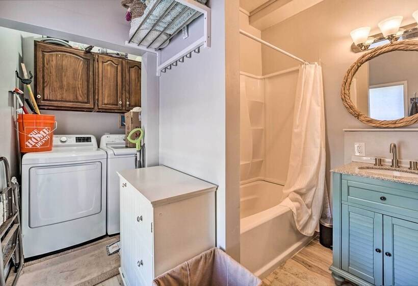 Dolorable  Home W/ Yard,   Walk To River!