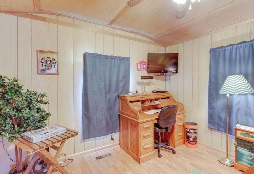 Tumbling Shoals Home W/ Private Yard + Grill!