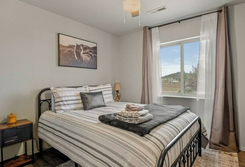 Flagstaff Retreat W/ Game Room & Acreage