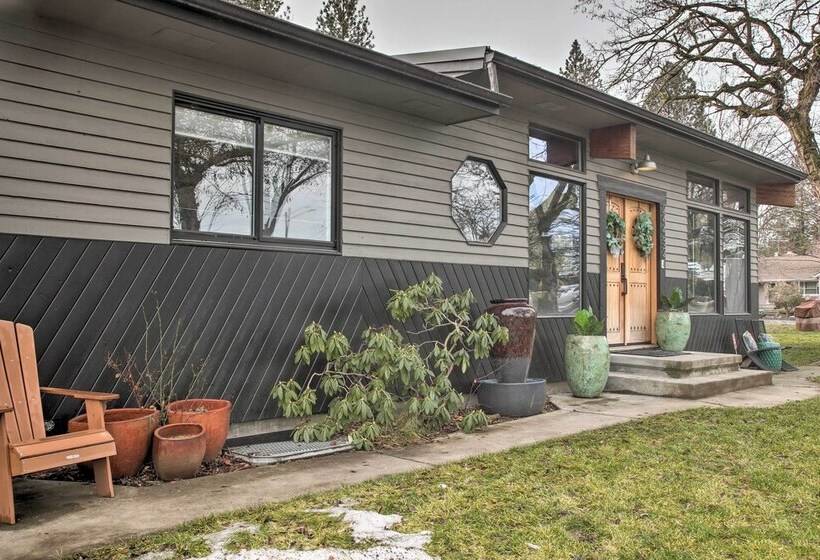 Home With Indoor Pool   1 Block To Liberty Lake!