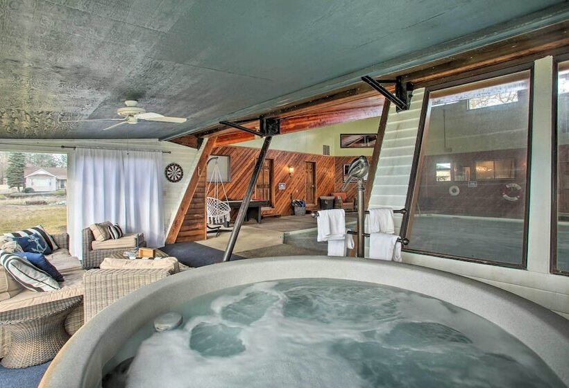 Home With Indoor Pool 1 Block To Liberty Lake!
