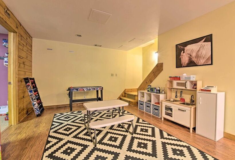 Huge Family Home W/ Pool 13 Mi To Lake Michigan!