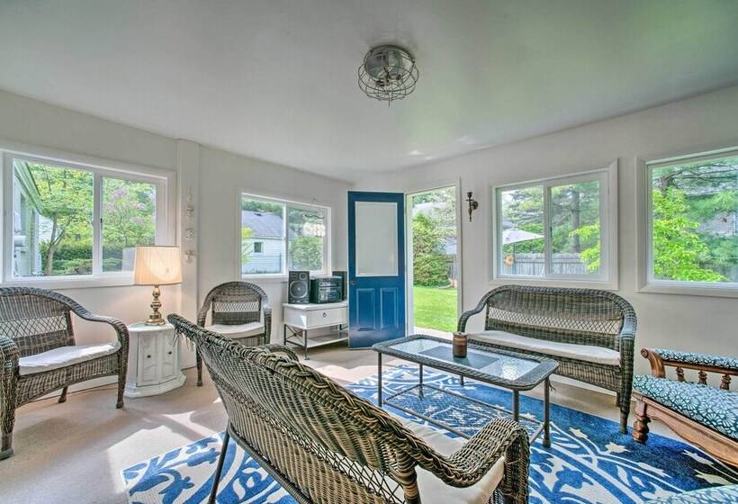 Lake Huron Cottage: Fire Pit, Steps To Beach!