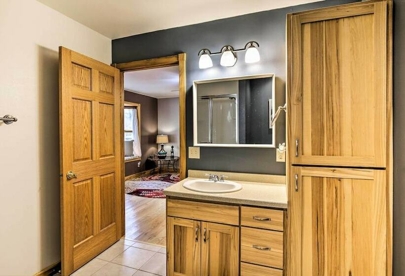 Lakeside Sarona Home: Private Dock & Fire Pit!