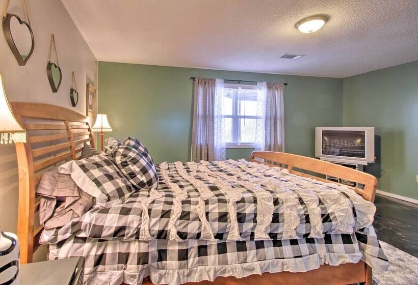 Large Cabin W/ Deck Overlooking Norfork Lake!